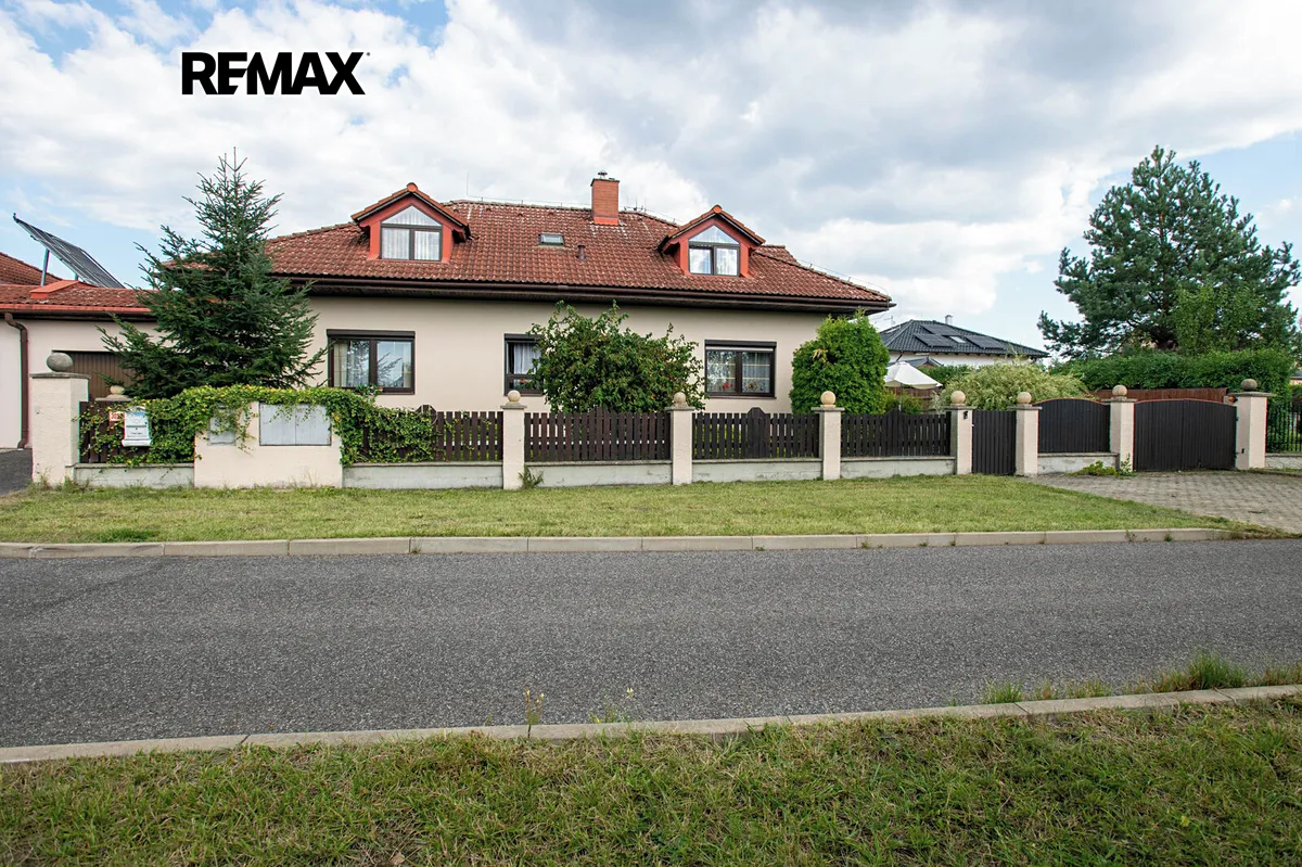 Prodej rodinného domu 300 m², pozemek 1197 m²